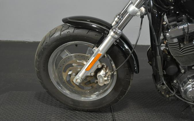 2017 Harley-Davidson 1200 Custom Vivid Black