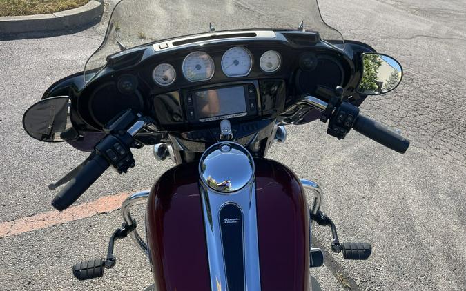 2016 Harley-Davidson® Street Glide® Special Velocity Red Sunglo