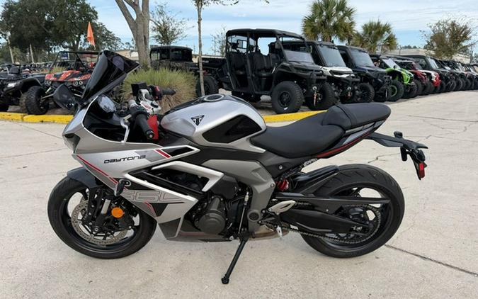 2026 Triumph Daytona 660 Aluminium Silver / Sapphire Black 660 Sapphire Black