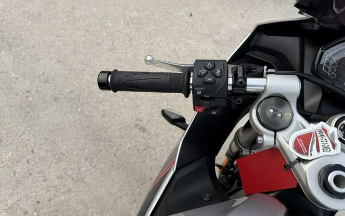 2026 Triumph Daytona 660 Aluminium Silver / Sapphire Black 660 Sapphire Black