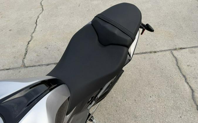 2026 Triumph Daytona 660 Aluminium Silver / Sapphire Black 660 Sapphire Black