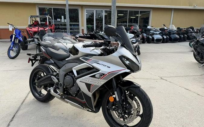 2026 Triumph Daytona 660 Aluminium Silver / Sapphire Black 660 Sapphire Black