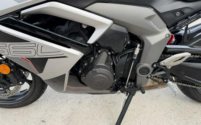 2026 Triumph Daytona 660 Aluminium Silver / Sapphire Black 660 Sapphire Black