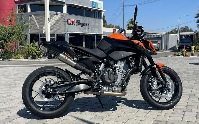 2022 KTM 890 Duke