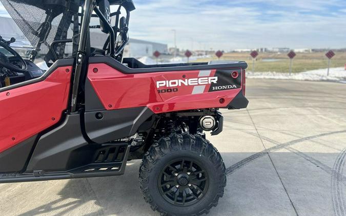 2025 Honda Pioneer 1000 Deluxe
