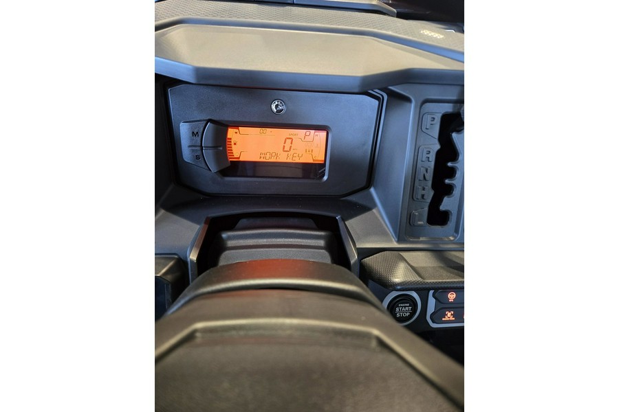 2026 Can-Am DEFENDER MAX XT CAB HD11