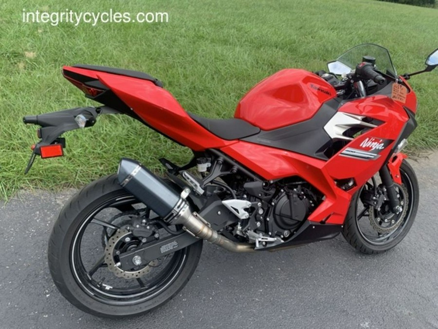 2021 Kawasaki Ninja® 400 ABS Passion Red