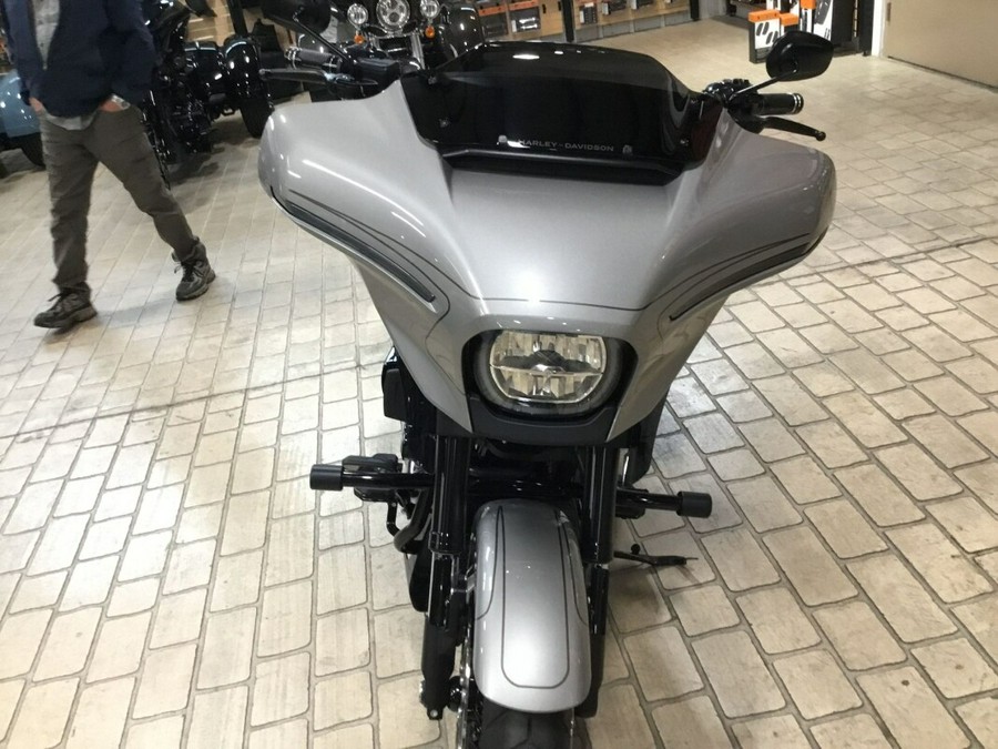 2023 Harley-Davidson CVO™ Street Glide Dark Platinum - Includes Warranty until 7/2026