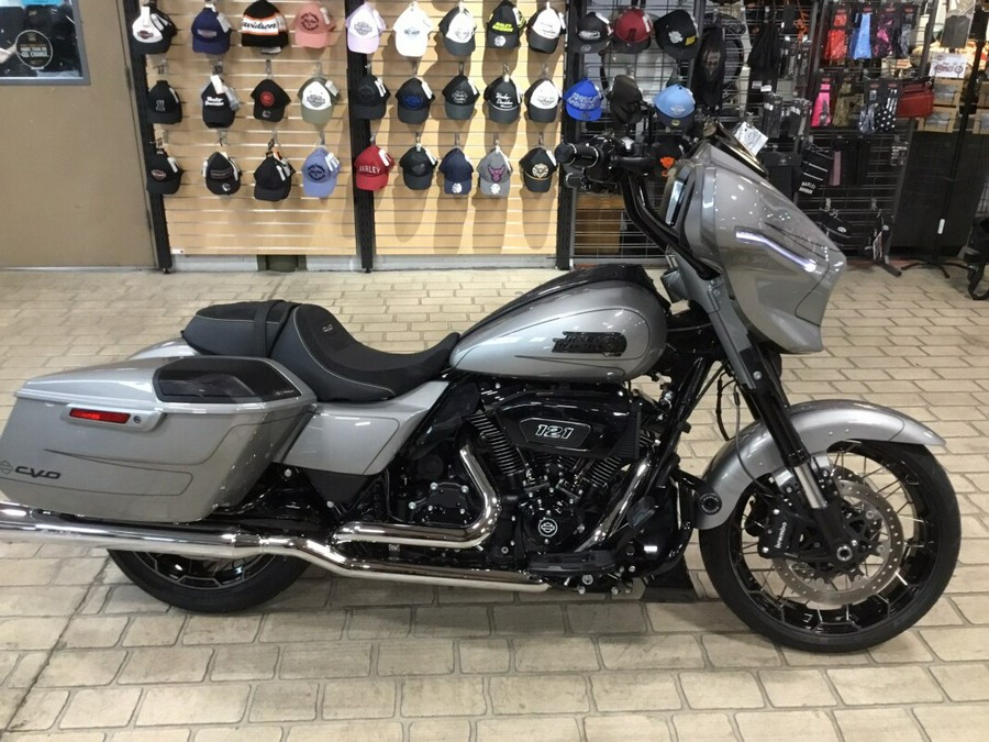 2023 Harley-Davidson CVO™ Street Glide Dark Platinum - Includes Warranty until 7/2026