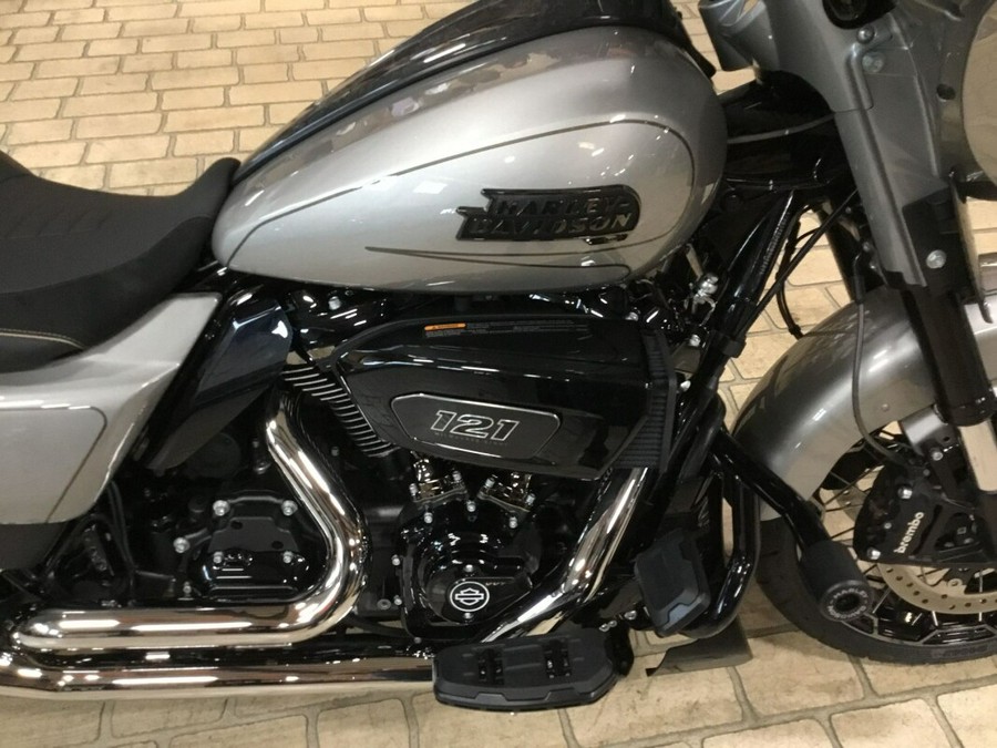 2023 Harley-Davidson CVO™ Street Glide Dark Platinum - Includes Warranty until 7/2026