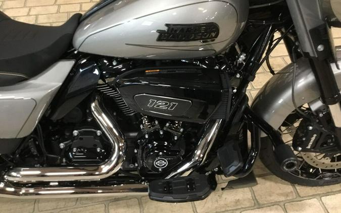 2023 Harley-Davidson CVO™ Street Glide Dark Platinum - Includes Warranty until 7/2026