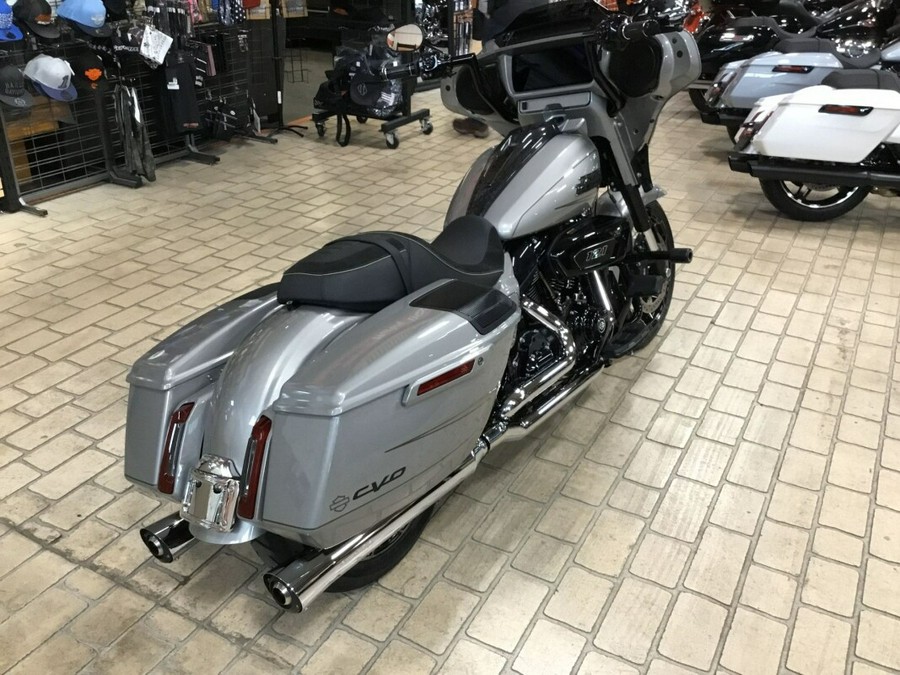 2023 Harley-Davidson CVO™ Street Glide Dark Platinum - Includes Warranty until 7/2026