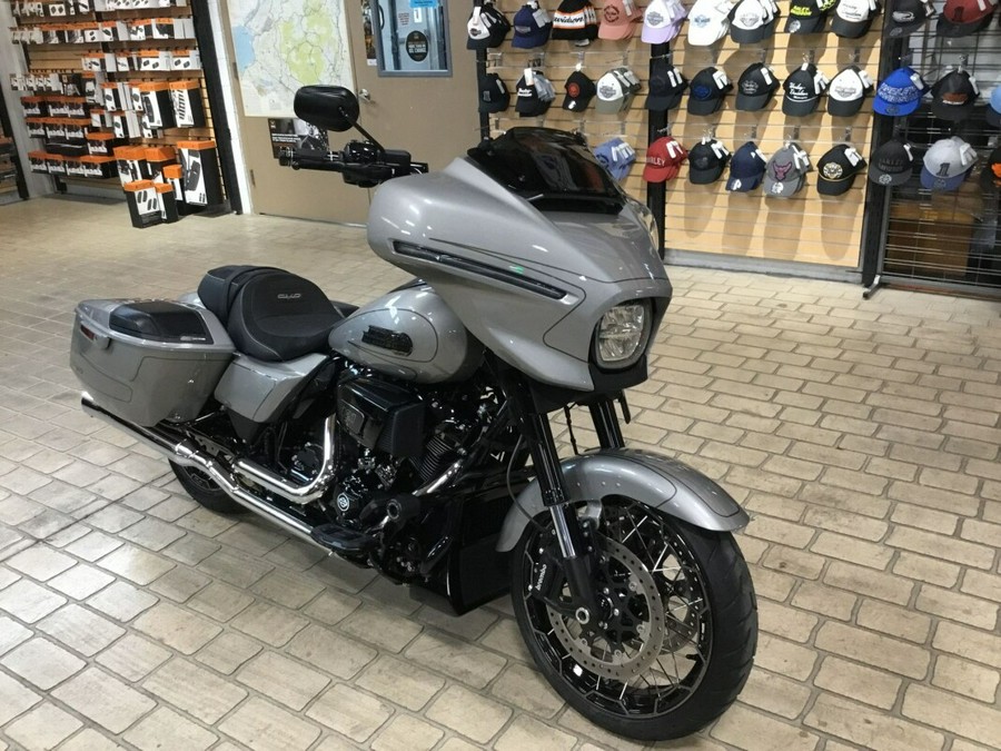 2023 Harley-Davidson CVO™ Street Glide Dark Platinum - Includes Warranty until 7/2026