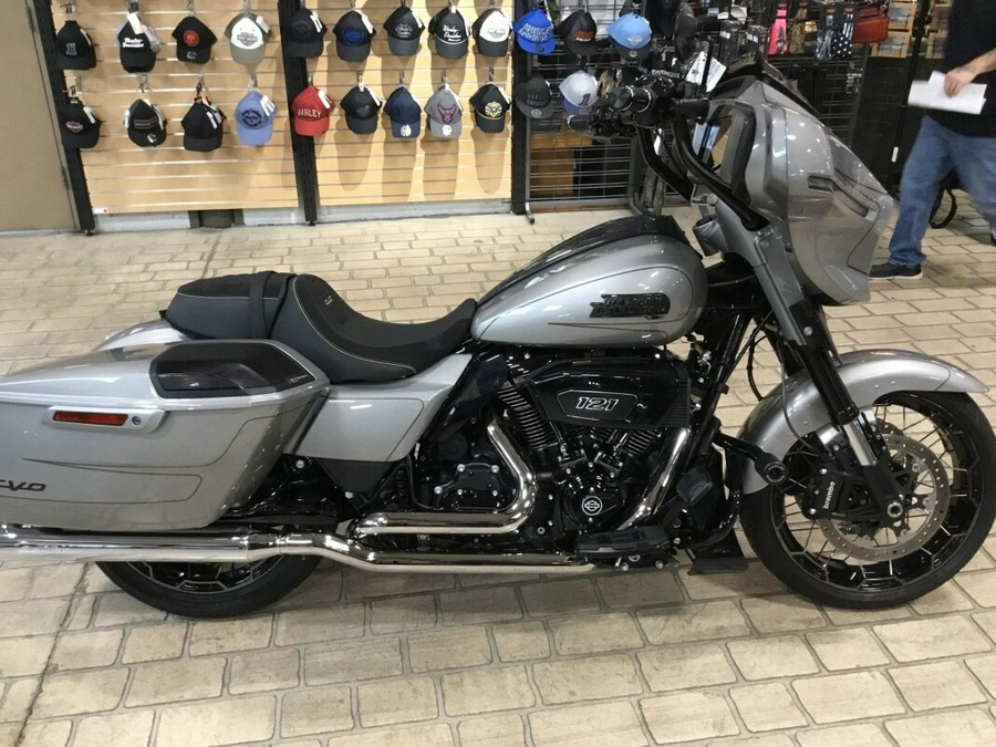 2023 Harley-Davidson CVO™ Street Glide Dark Platinum - Includes Warranty until 7/2026