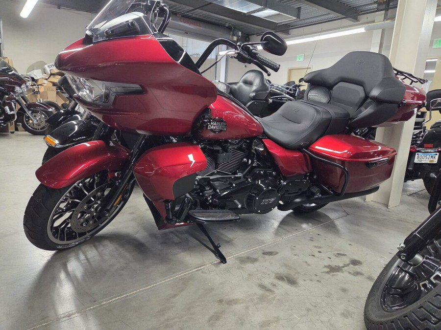 2026 Harley-Davidson® Road Glide Limited Brilliant Red Chrome Trim