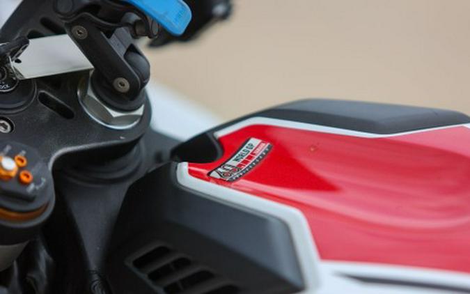 2022 Yamaha YZF-R1 World GP 60th Anniversary Edition