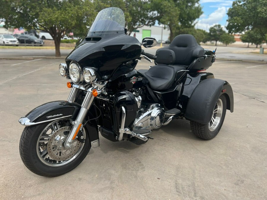 2022 Harley-Davidson® Tri Glide® Ultra Black