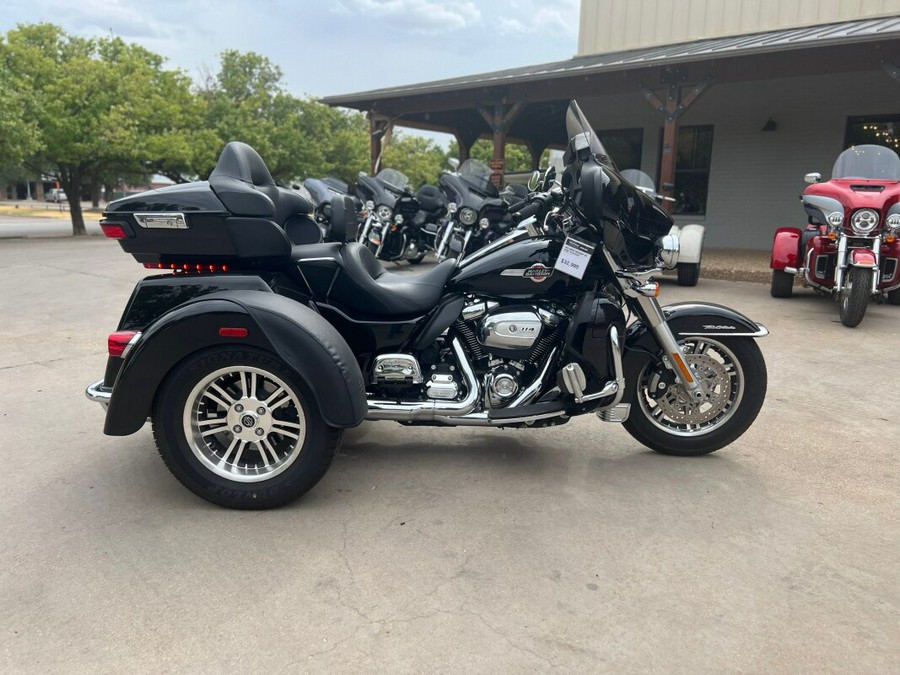 2022 Harley-Davidson® Tri Glide® Ultra Black