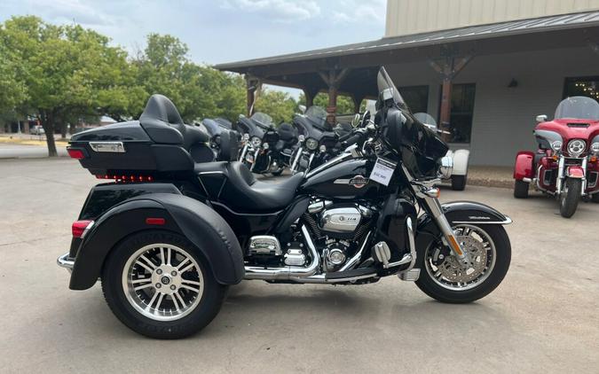 2022 Harley-Davidson® Tri Glide® Ultra Black