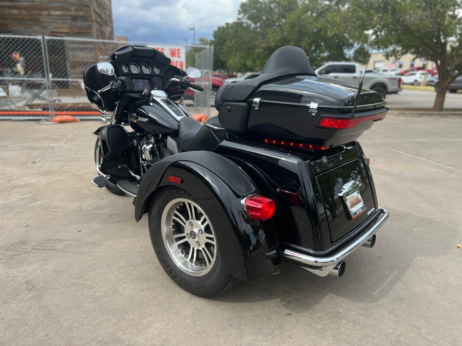 2022 Harley-Davidson® Tri Glide® Ultra Black