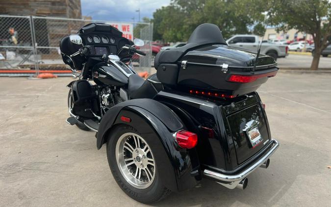 2022 Harley-Davidson® Tri Glide® Ultra Black