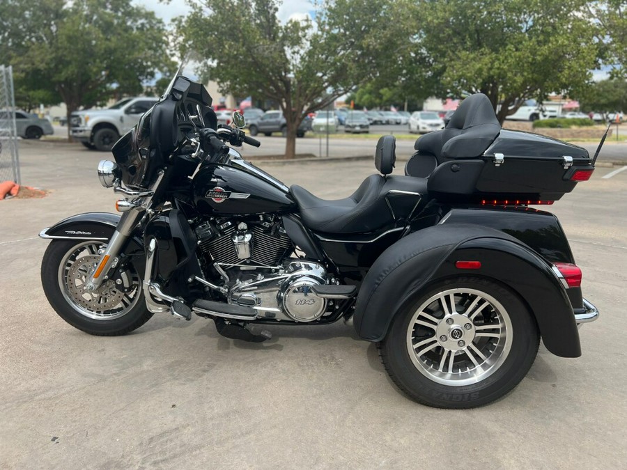 2022 Harley-Davidson® Tri Glide® Ultra Black