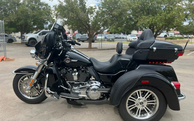 2022 Harley-Davidson® Tri Glide® Ultra Black