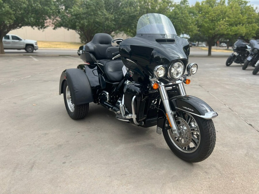 2022 Harley-Davidson® Tri Glide® Ultra Black