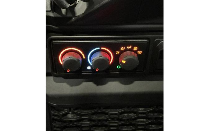 2027 Can-Am Defender XU LTD HD11