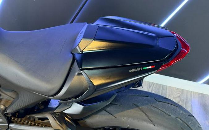 2022 Ducati Monster