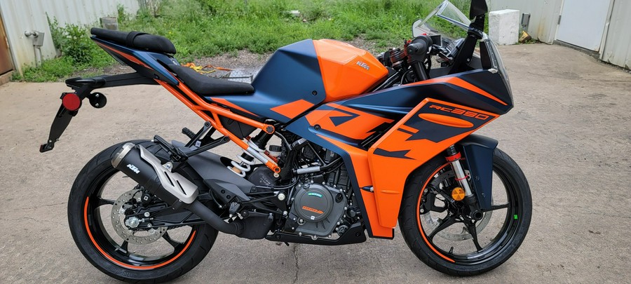 2023 KTM RC 390