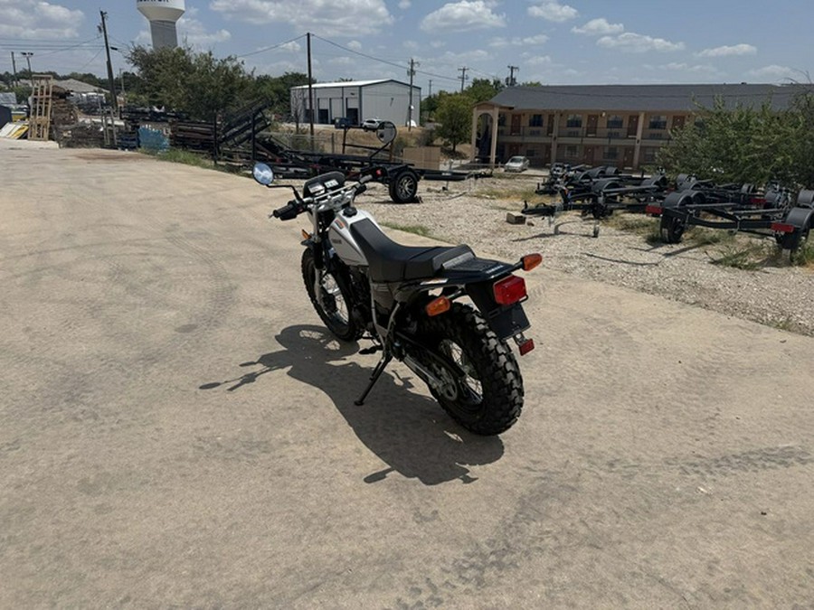 2027 Yamaha TW200