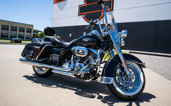 2012 Road King HD FLHRC103 BLACK W/ PINSTRIPE