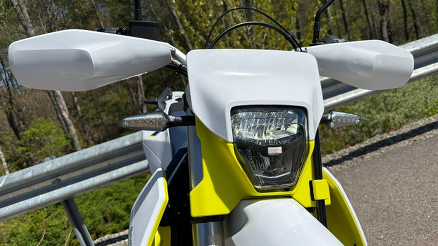 2027 Husqvarna Motorcycles Enduro 701