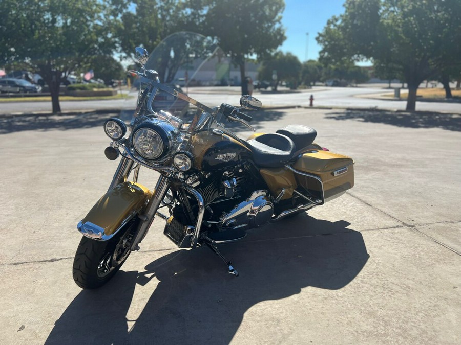 2017 Harley-Davidson® Road King® Two-Tone Black Hills Gold/Black Quartz