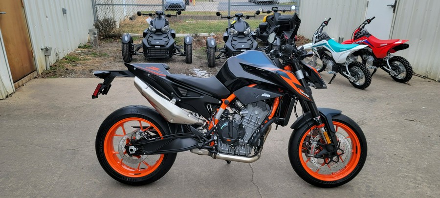 2023 KTM Duke 890 R