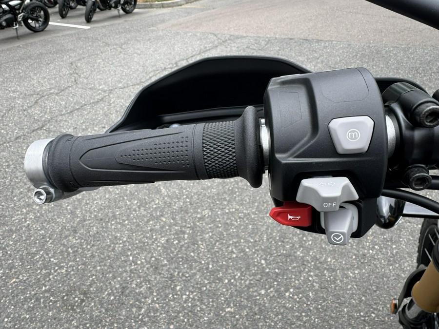 2025 Triumph Scrambler 1200 XE - SAPPHIRE BLACK