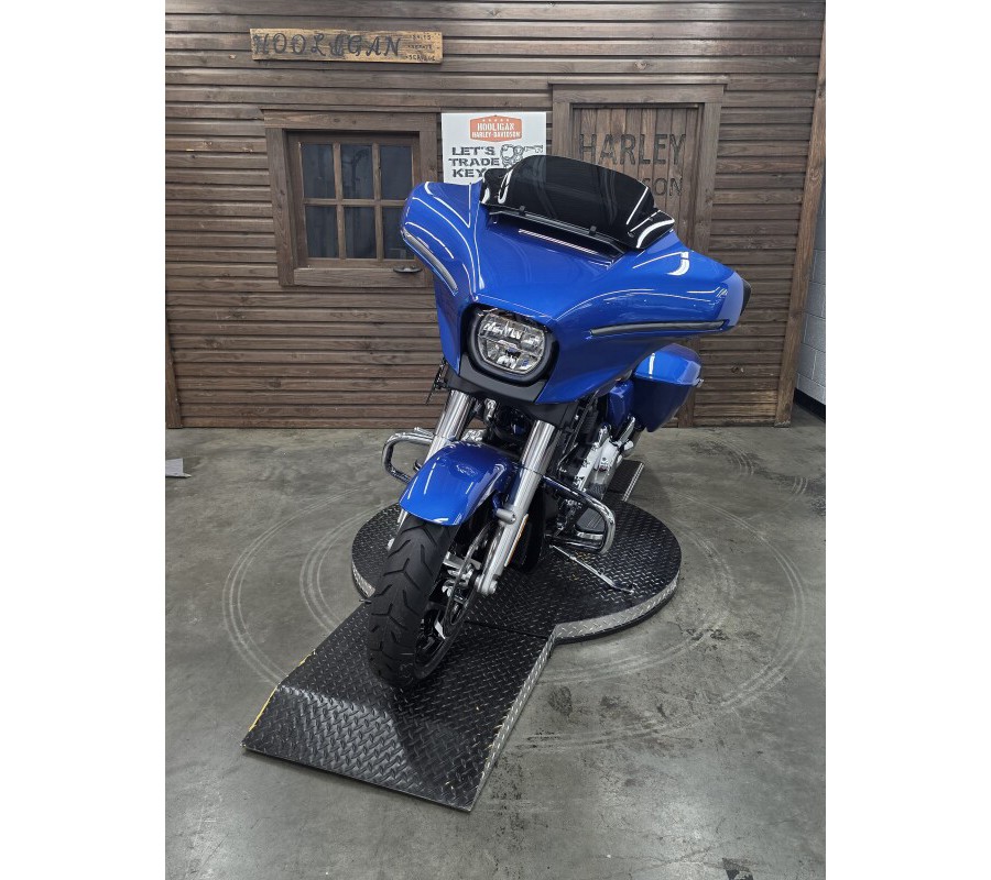 2025 Harley-Davidson® Street Glide™ BLUE BURST/CHROME TRIM