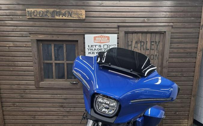 2025 Harley-Davidson® Street Glide™ BLUE BURST/CHROME TRIM
