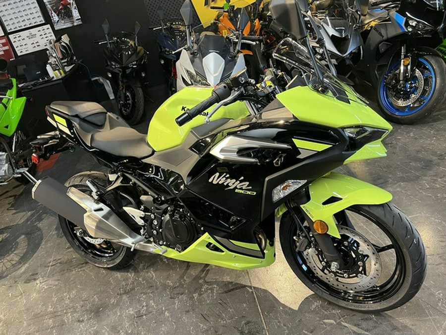 2026 Kawasaki Ninja 500 ABS Metallic Yellowish GreenEbony
