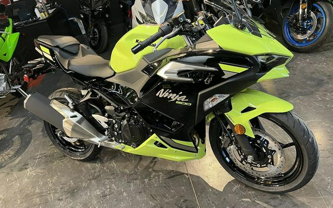 2026 Kawasaki Ninja 500 ABS Metallic Yellowish GreenEbony
