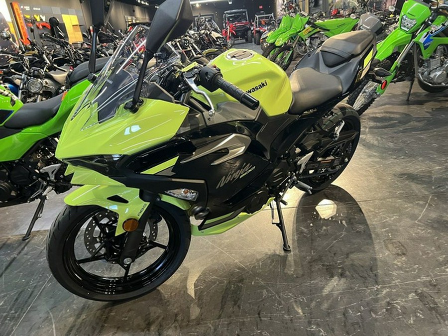 2026 Kawasaki Ninja 500 ABS Metallic Yellowish GreenEbony