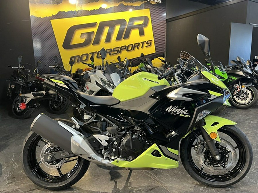 2026 Kawasaki Ninja 500 ABS Metallic Yellowish GreenEbony