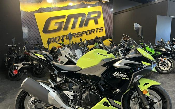 2026 Kawasaki Ninja 500 ABS Metallic Yellowish GreenEbony