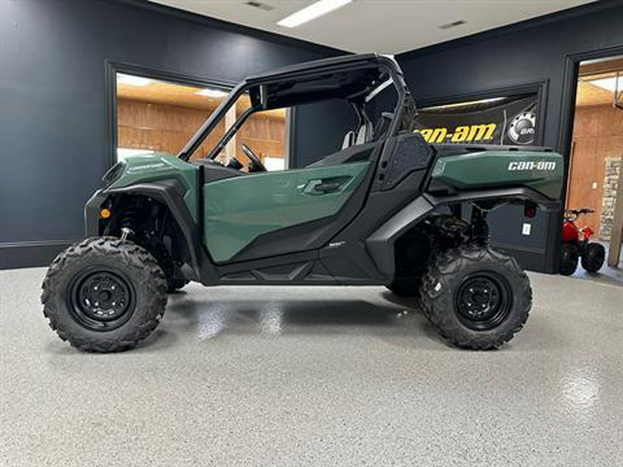 2023 Can-Am Commander DPS 700