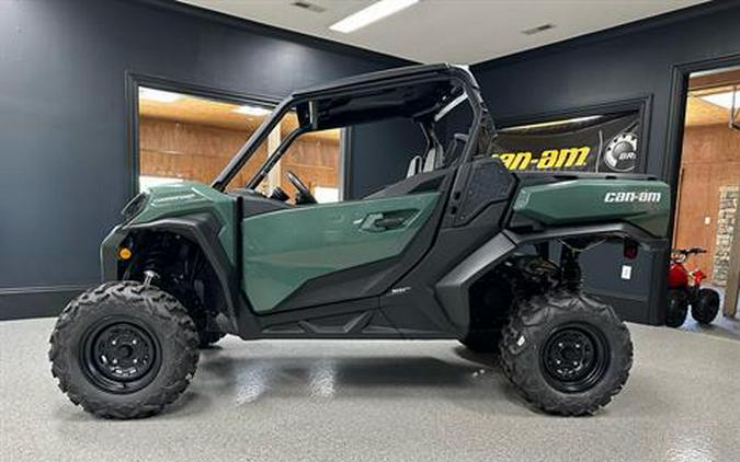 2023 Can-Am Commander DPS 700