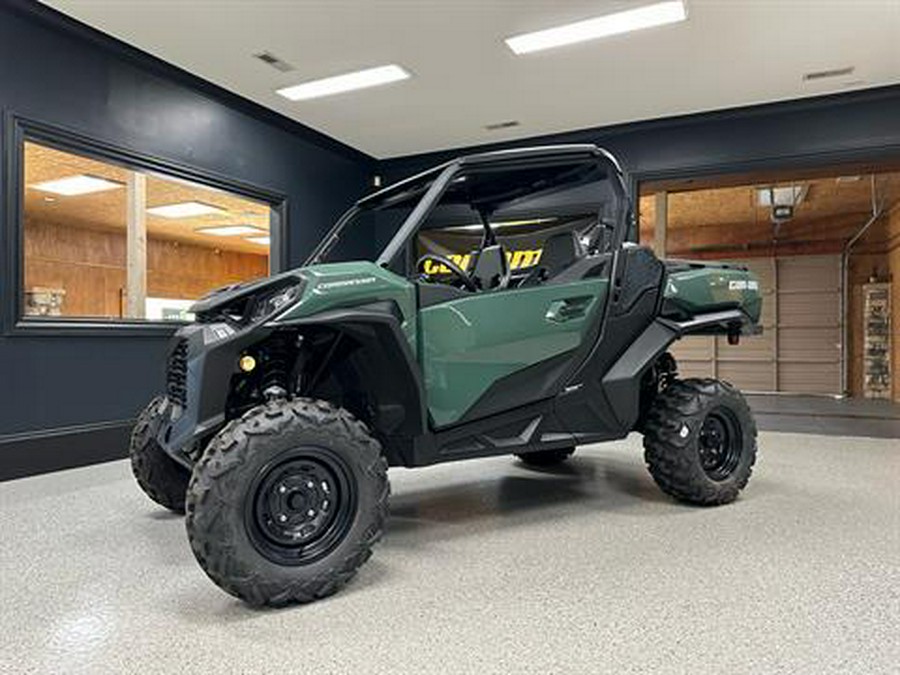 2023 Can-Am Commander DPS 700