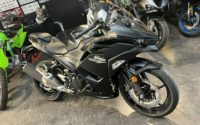 2026 Kawasaki Ninja 500 ABS Metallic Flat Spark Black