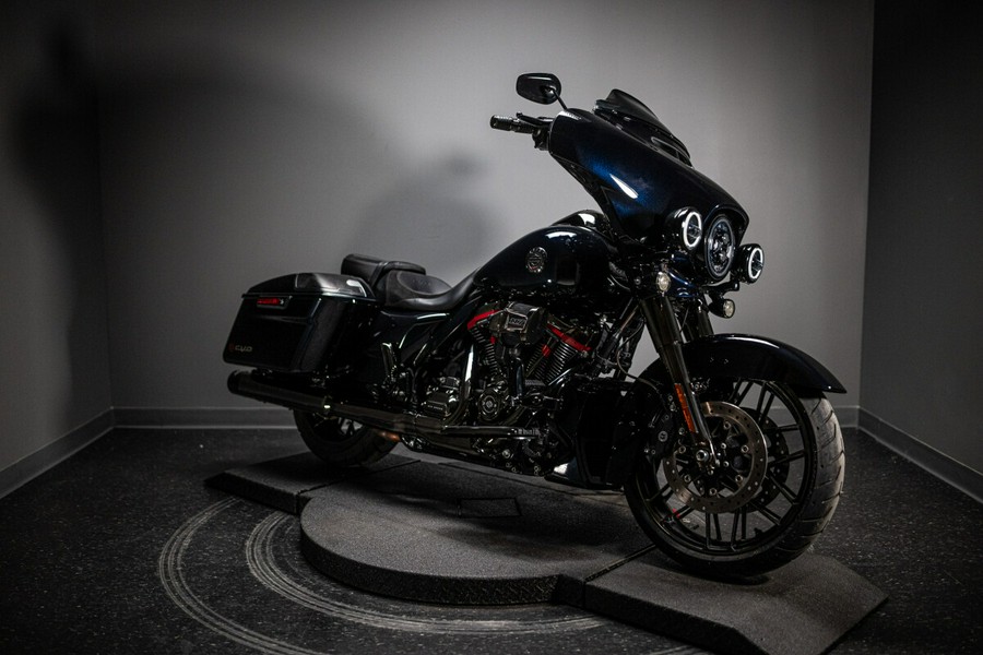 2022 CVO™ Street Glide® (FLHXSE)
