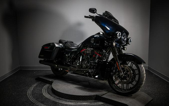 2022 CVO™ Street Glide® (FLHXSE)